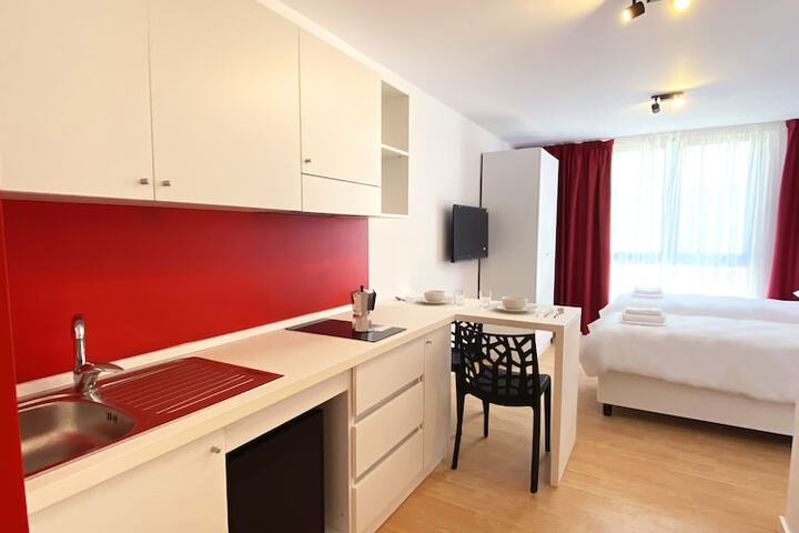 Room 3 of 34