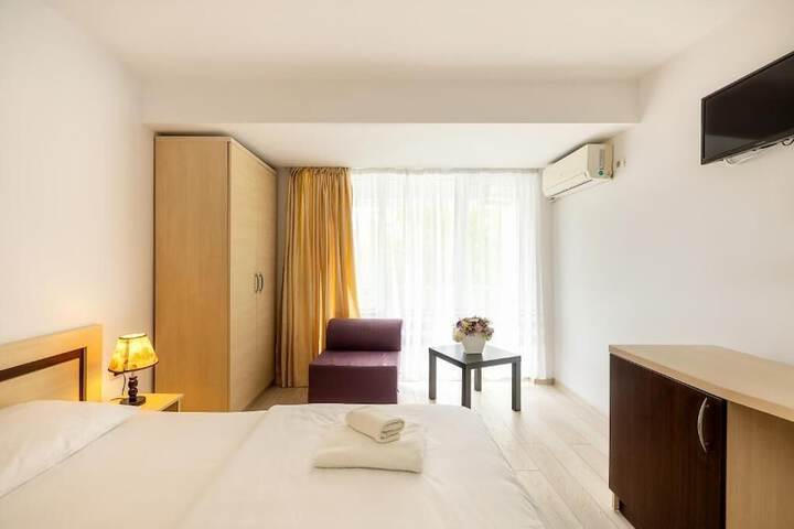 Room 6 of 19