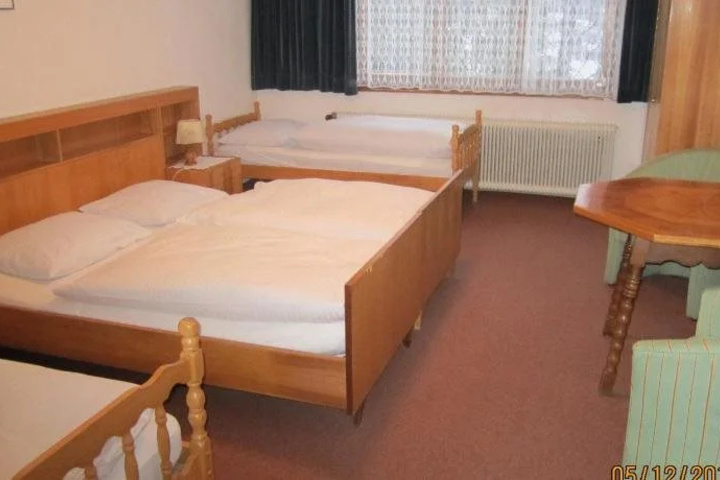 Room 2 of 11