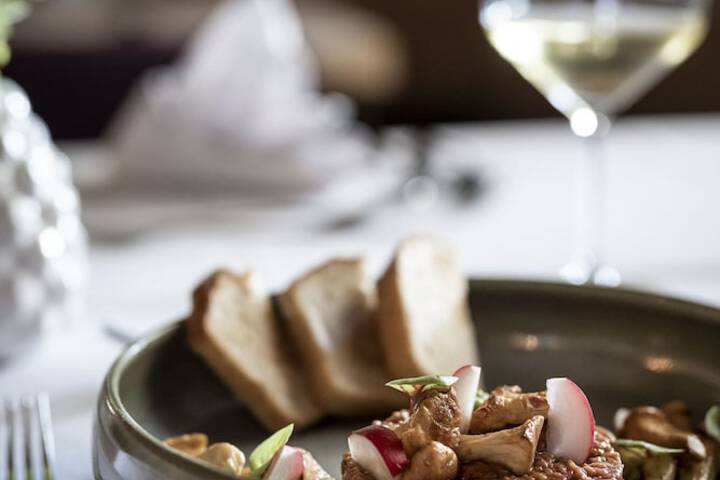 Dining 90 of 127