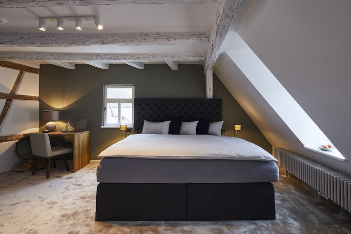 Room 2 of 32