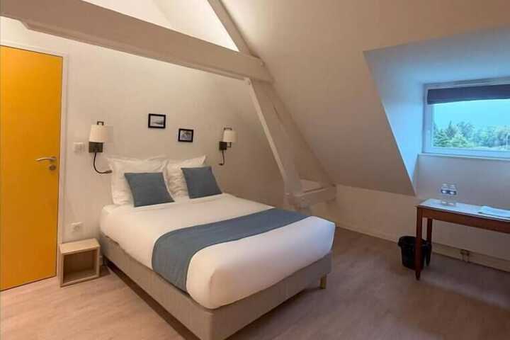 Room 11 of 24