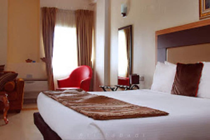 Room 4 of 21