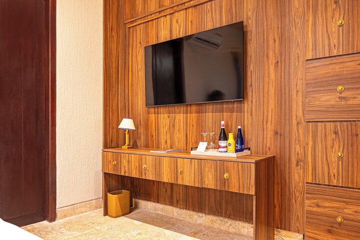 Room 18 of 65