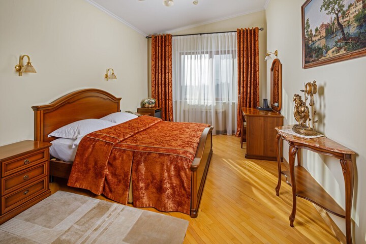 Room 2 of 19