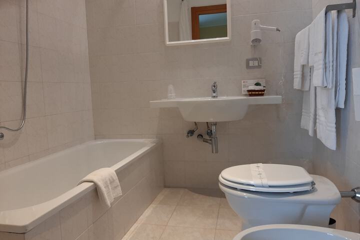 Room 12 of 22