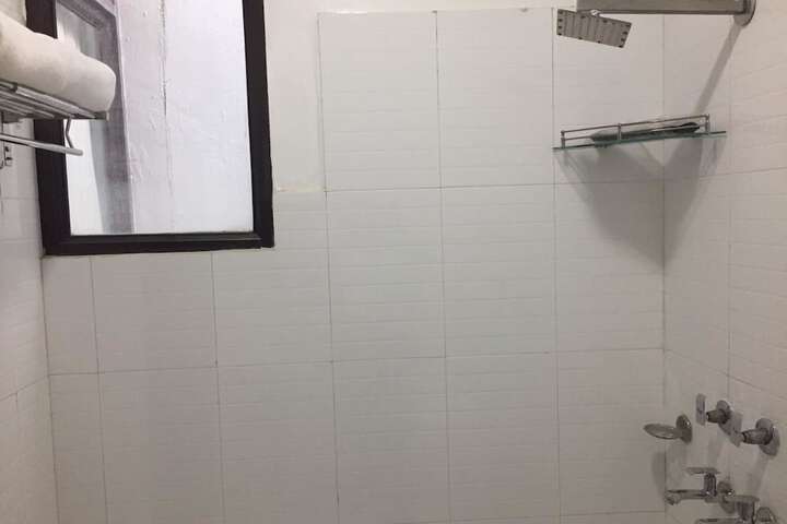 Room 11 of 18