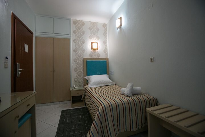 Room 13 of 50