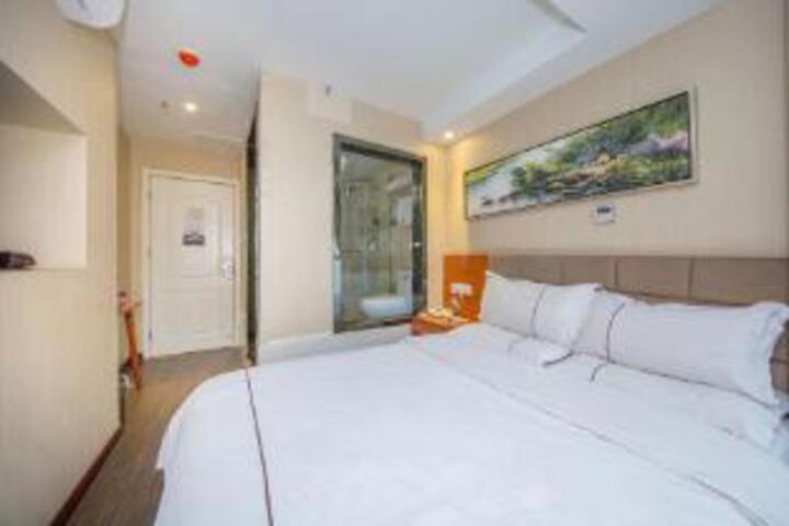 Room 7 of 9