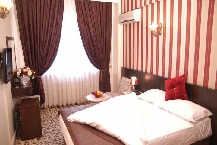 Room 19 of 38