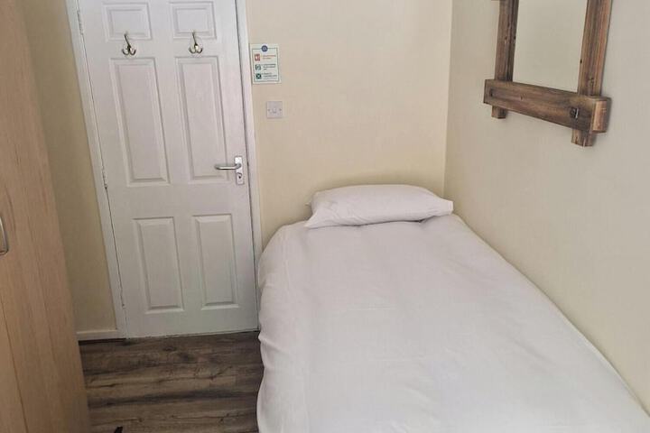 Room 4 of 14