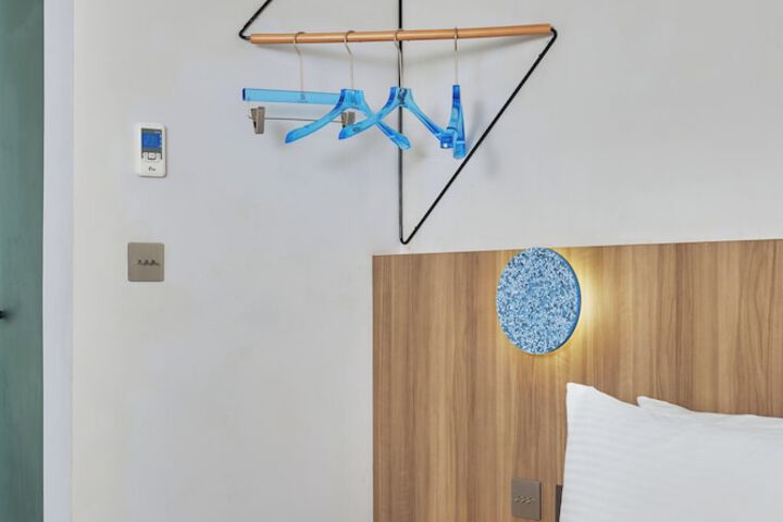 Room 5 of 95
