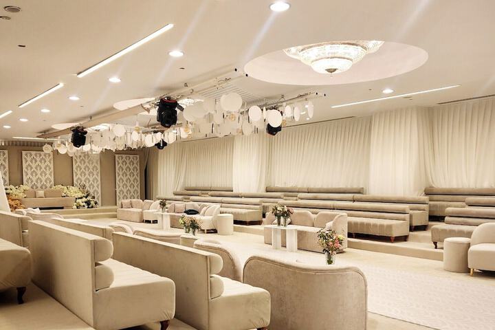 Ballroom/Hall 60 of 64