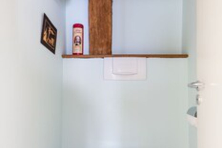 Room 3 of 27