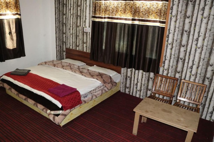 Room 3 of 8
