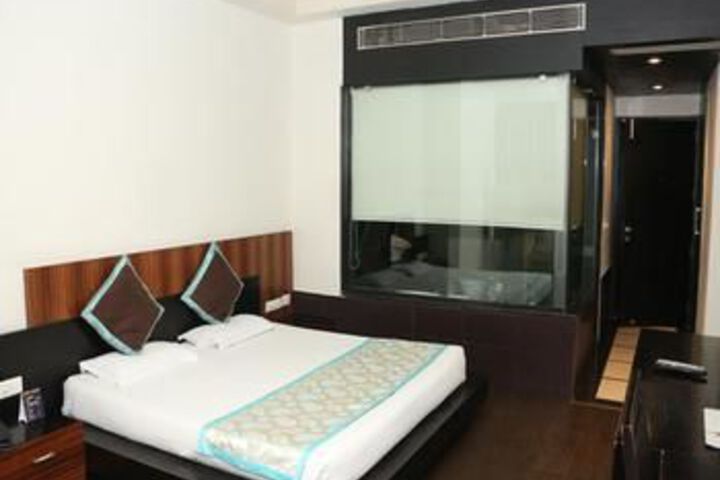 Room 4 of 27