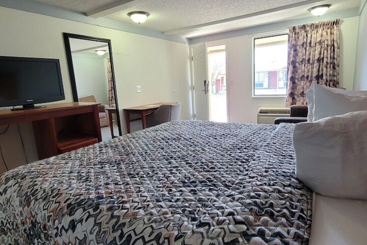 1 King Bed (11 of 16)