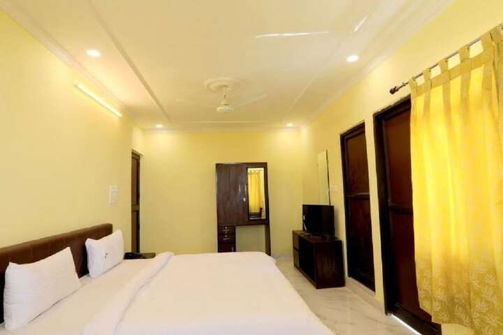 Room 4 of 38
