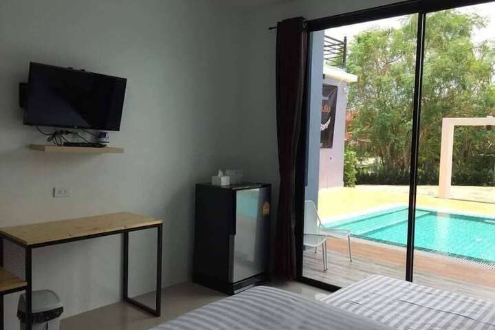 Room 10 of 16