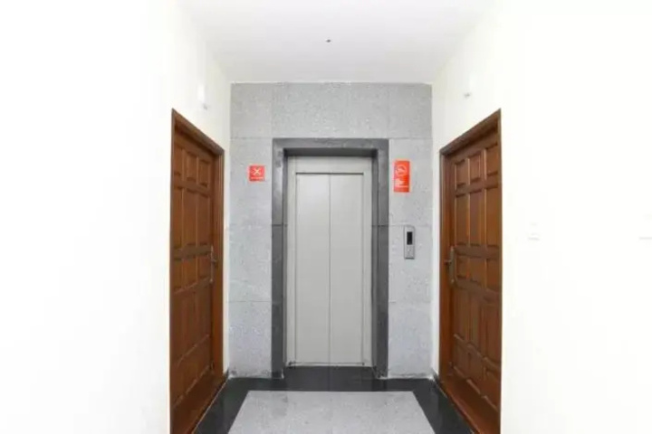 Room 10 of 12