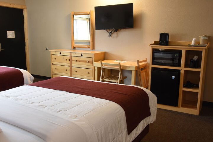 Traditional Room 2 Queen Beds Side Building (6 of 28)
