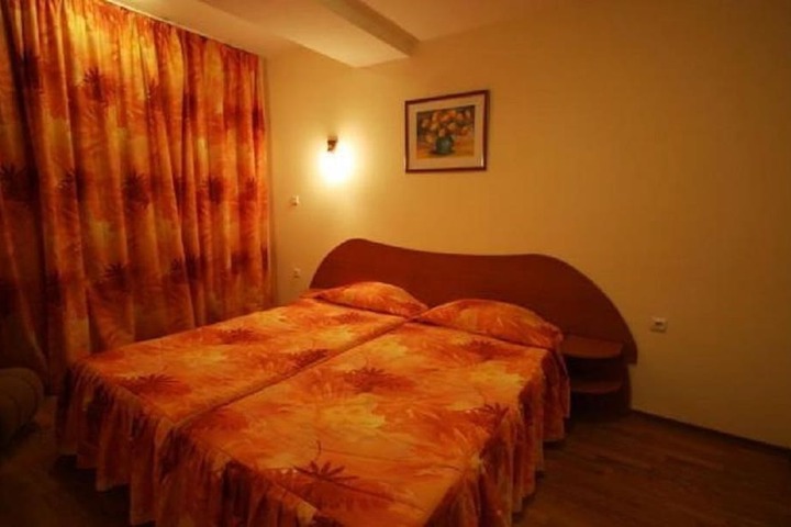 Room 4 of 49