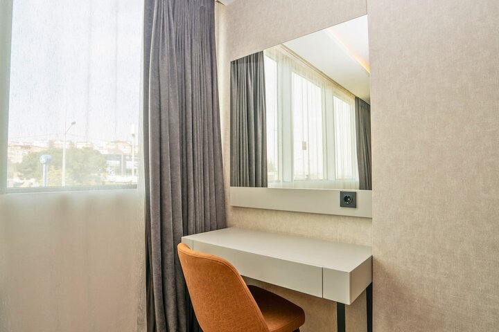 Room 34 of 63