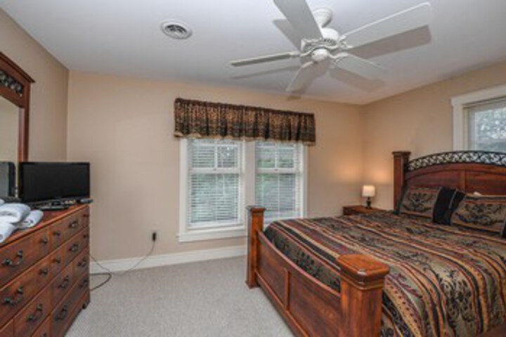 Room 33 of 41