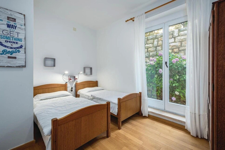 Room 2 of 15
