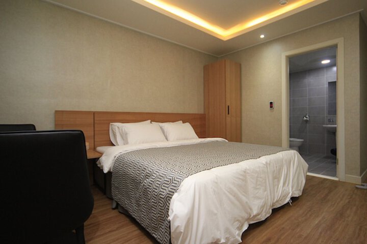 Room 26 of 119