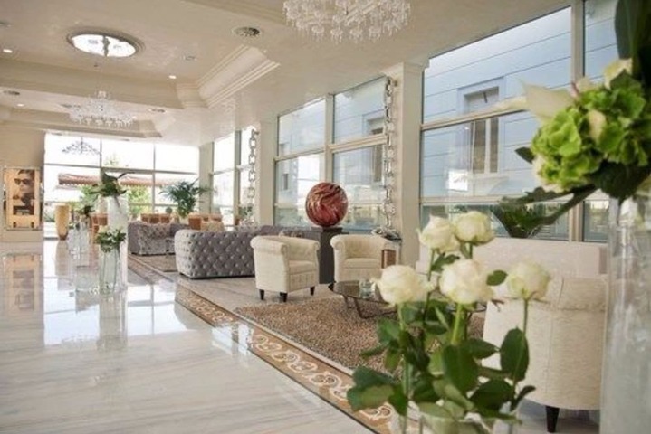 Entrance & Lobby