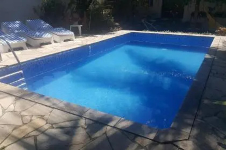 Pool 5 of 8