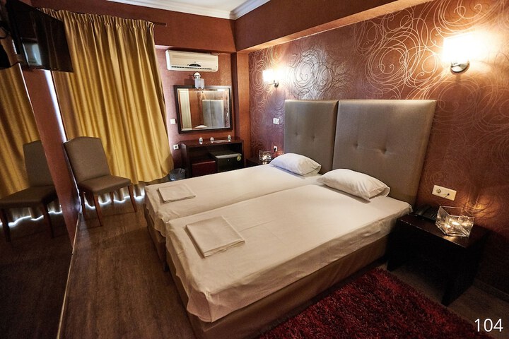 Room 19 of 33