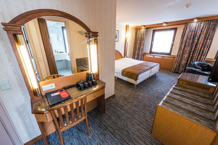Room 10 of 56