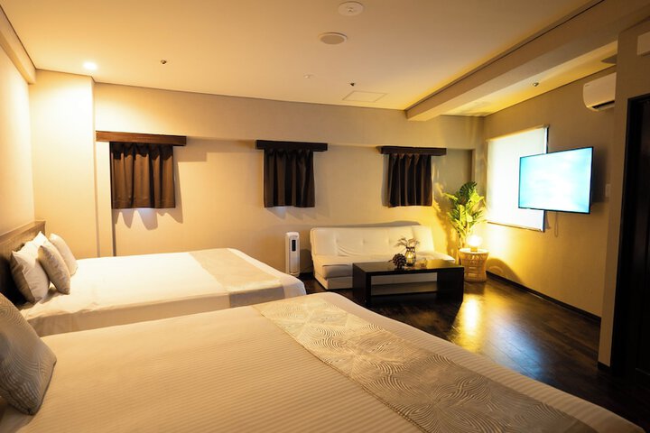 Room 9 of 23