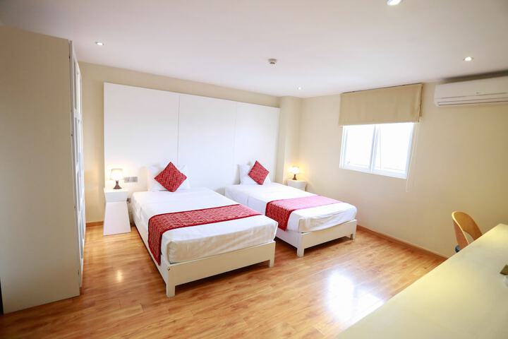 Room 8 of 34
