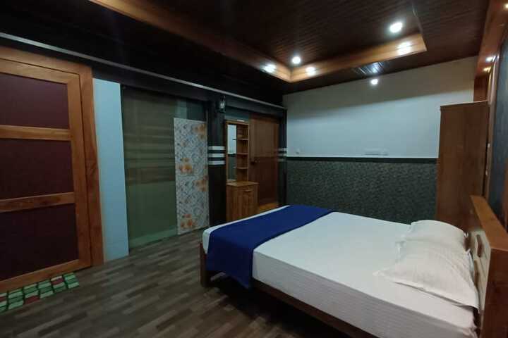 Room 6 of 23