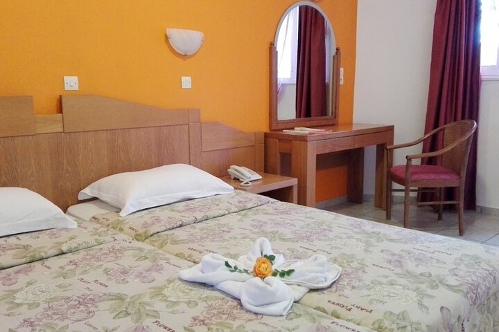 Room 5 of 44