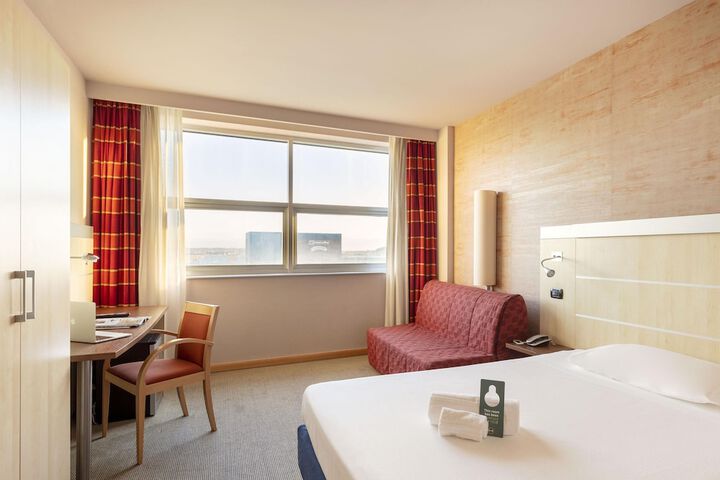 Room 12 of 35