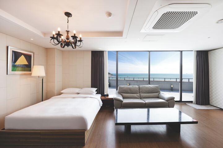 Room 38 of 151