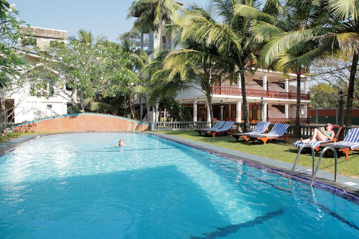 Hotel with Pool