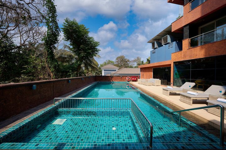 Pool 19 of 28