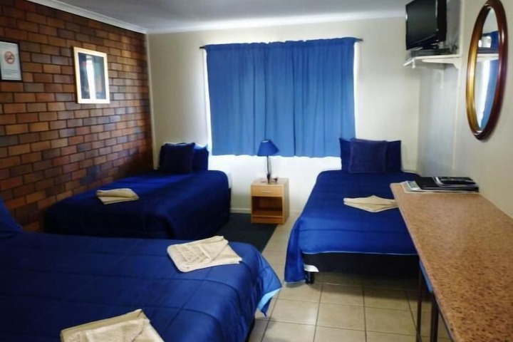 Room 13 of 33