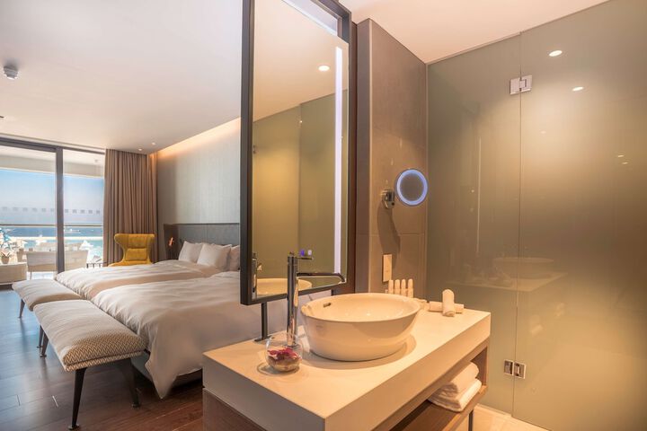 Room 20 of 165