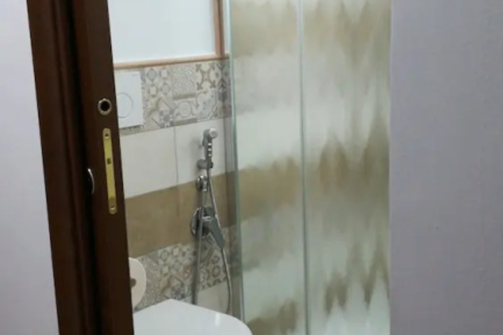 Room 8 of 12