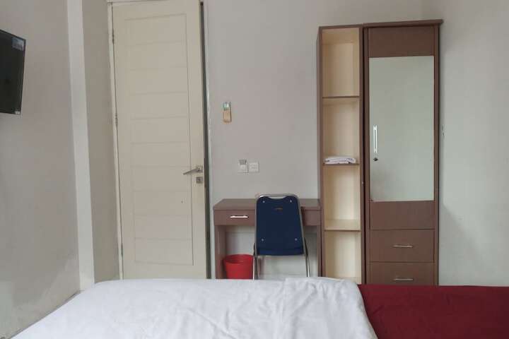 Room 13 of 19
