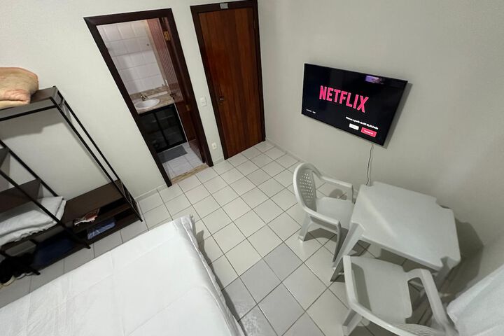 Room 8 of 28