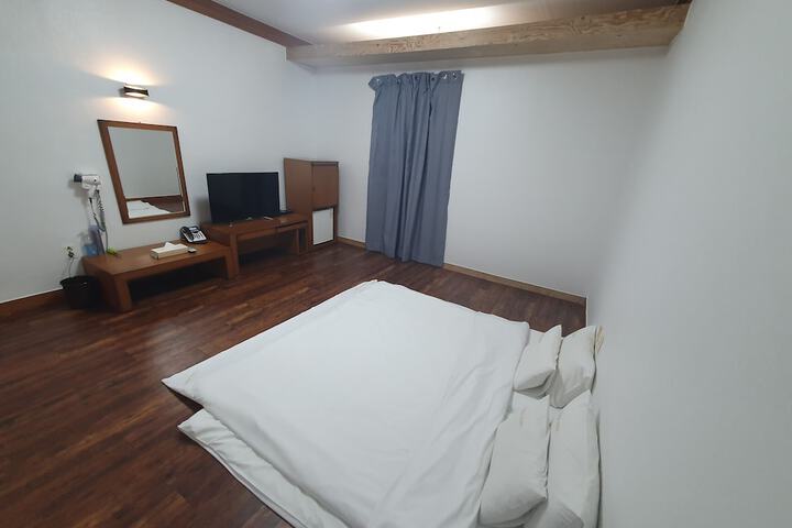 Room 9 of 55