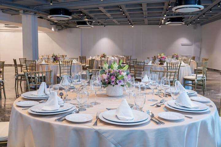 Ballroom/Hall 124 of 165