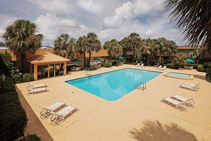 Pools & Facilities